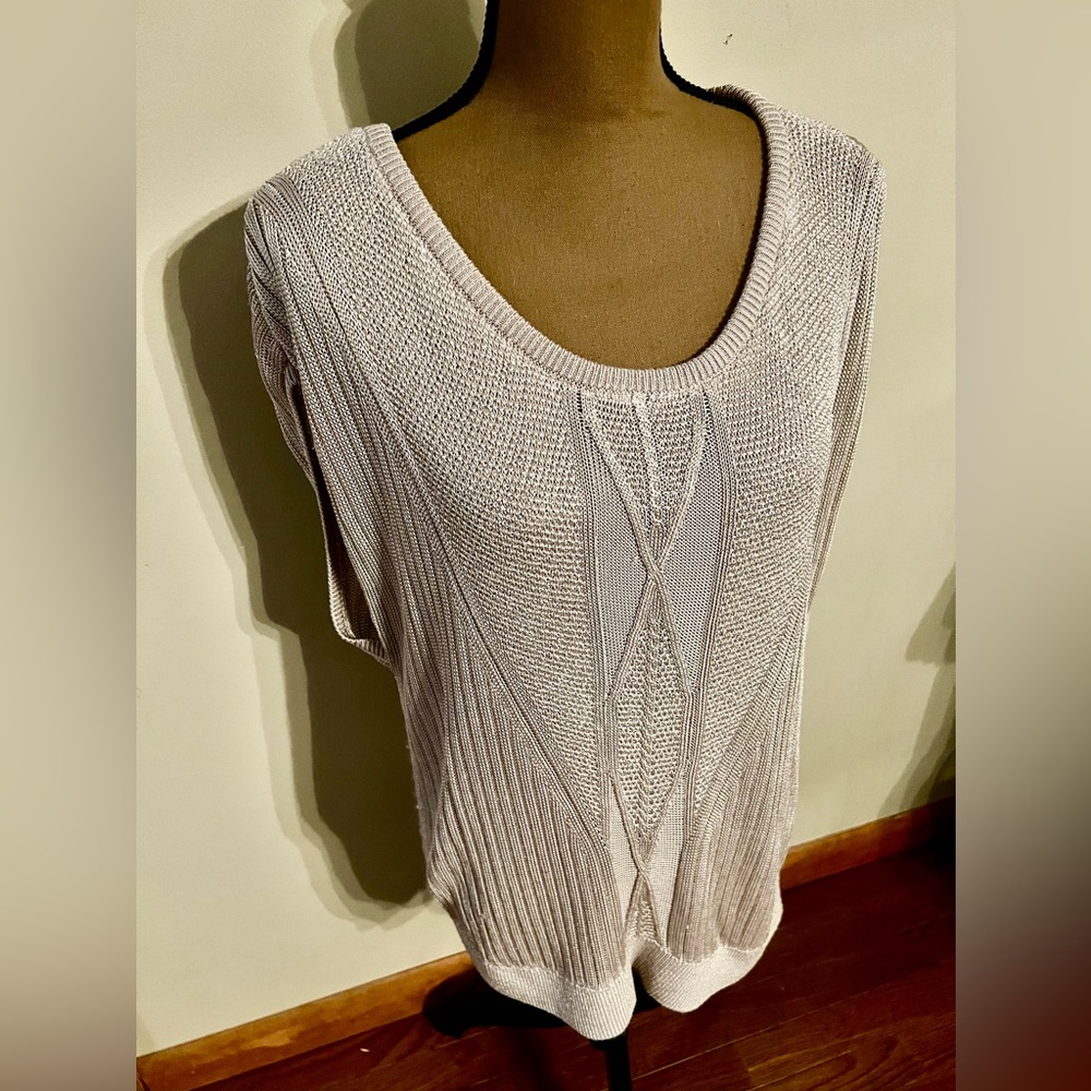 WHITE HOUSE BLACK MARKET SLEEVELESS 100% RAYON TOP, SIZE XL, VERY NICE
